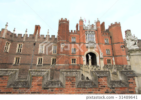 Hampton Court Palace, London  31489641