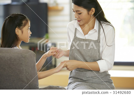 mom is holding her daughter's hands mom is holding her daughter's hands 31492680