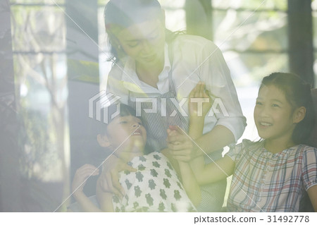 Mom and two daughters are having fun together at home. 31492778