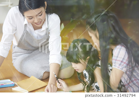 Mom is helping her daughters do homework Mom is helping her daughters do homework 31492794