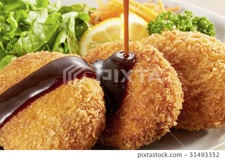 Beef croquette 31493352