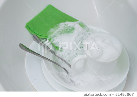 white dishes in foam white dishes in foam 31493867