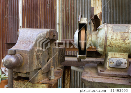 Vise and grinder of ironworks 31493993