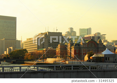 Nakanoshima area where the setting sun hits 31495325