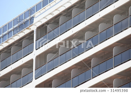 Guest room balcony of luxury cruise ship 31495398