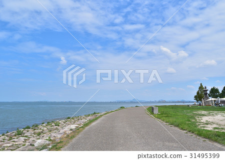 View of Otsu Lakeshore Nagisa Park and Lake Biwa 31495399