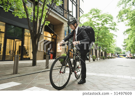 Middle businessman bicycle Middle businessman bicycle 31497609