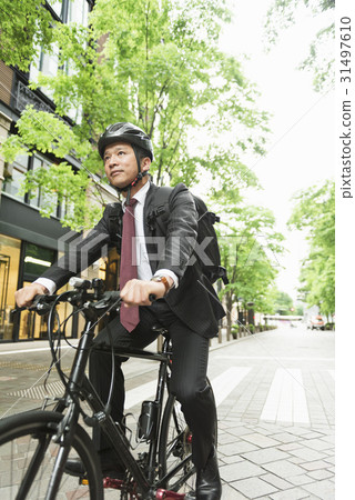Middle businessman bicycle 31497610
