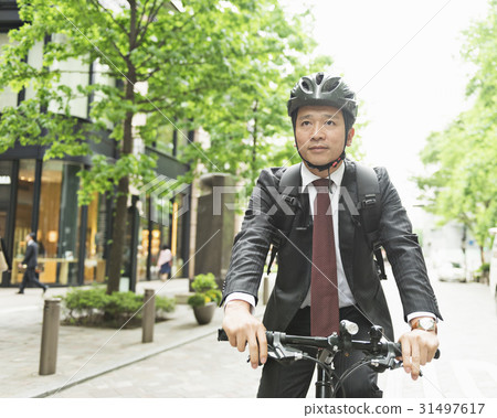 Middle businessman bicycle 31497617