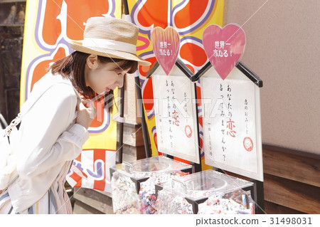 A young woman worried about Omikuji 31498031