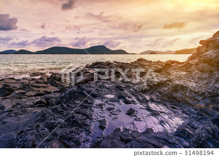 Sea sunset or sunrise in twilight with sky cloud Sea sunset or sunrise in twilight with sky cloud 31498194