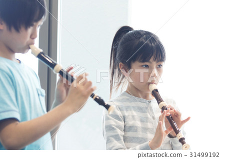 Elementary school student who blows recorder Elementary school student who blows recorder 31499192
