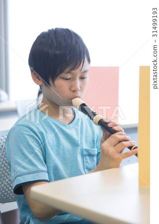 吹錄音機的小學生 吹錄音機的小學生 31499193