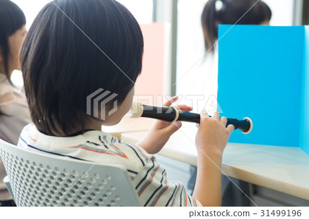 Elementary school student who blows recorder Elementary school student who blows recorder 31499196