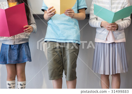 Elementary school student under the music room class Elementary school student under the music room class 31499883