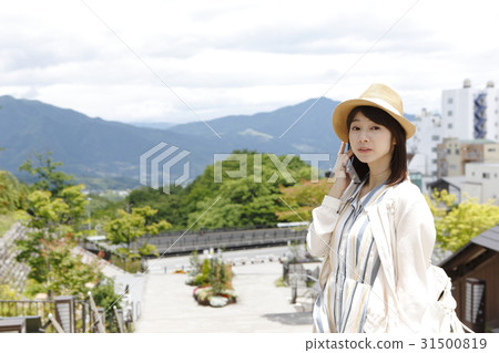 A young woman traveling in Ikaho-cho 31500819