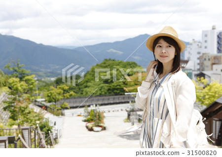 A young woman traveling in Ikaho-cho 31500820