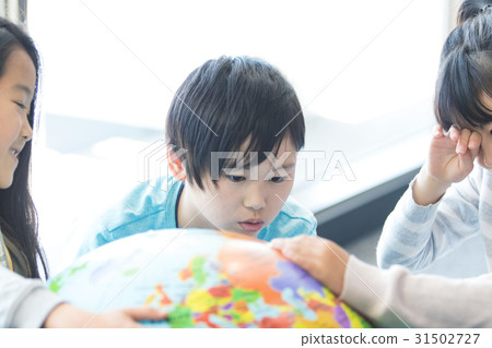 有地球的小學學生 有地球的小學學生 31502727