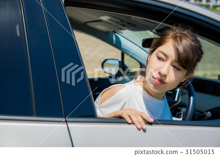 把車開回來的女人 31505015