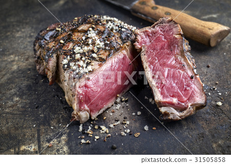 Barbecue Prime Rib Steak with Redwine  31505858