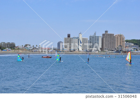Sea and sailboat with back streets near Katase Enoshima station Sea and sailboat with back streets near Katase Enoshima station 31506048