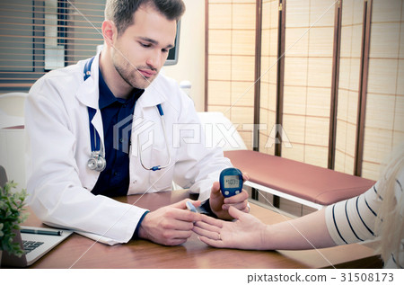Doctor measuring of blood sugar for diabetes 31508173