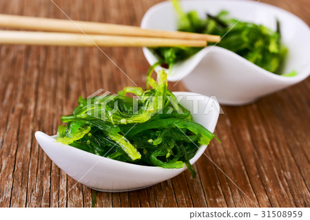 goma wakame or seaweed salad 31508959