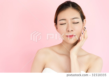 closeup beautiful young asian woman face closeup beautiful young asian woman face 31510335