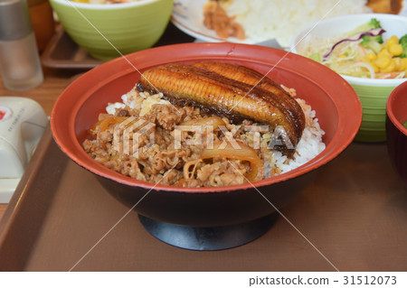 nikudon, grilled beef with rice 31512073