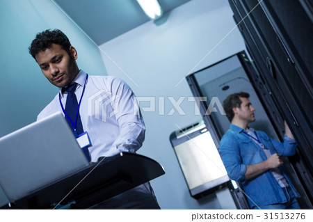 Confident hard working man using a laptop 31513276