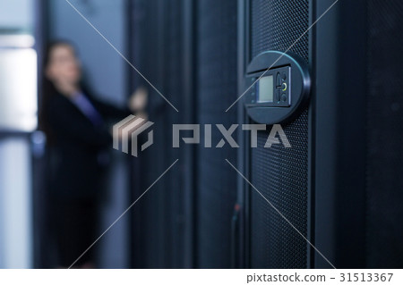 Selective focus of an indicator panel 31513367