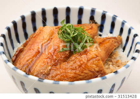 Braised rice with autumn sweetfish 31513428