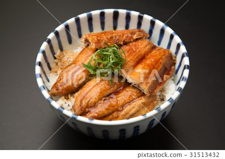 與秋天香魚的被燉的米 31513432