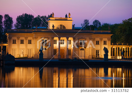 Palace on the Isle at Twilight in Warsaw 31513782