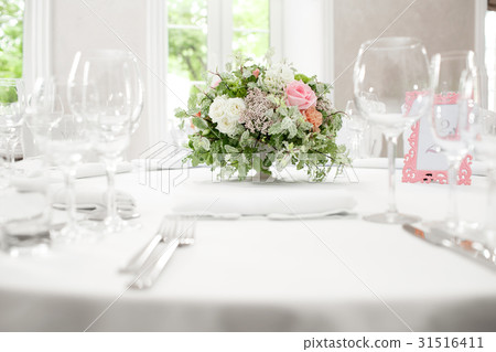 table setting, festive round tables ready for table setting, festive round tables ready for 31516411