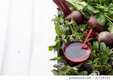 Fresh beetroot juice with herbs Fresh beetroot juice with herbs 31516725