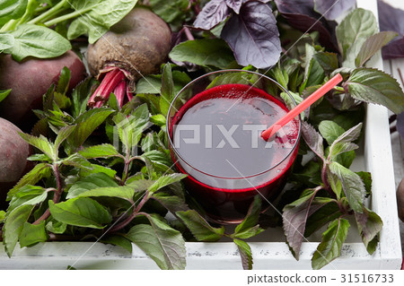 Fresh beetroot juice with herbs Fresh beetroot juice with herbs 31516733