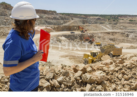 woman engineer at mine as leader 31516946