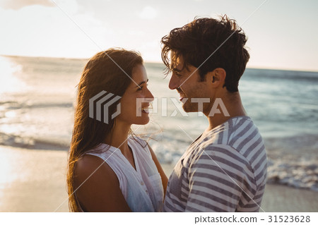 Couple embracing each other 31523628