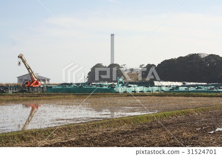 Following the Fukushima Daiichi nuclear accident, decontamination progresses Fukushima prefecture Naraha machi to cover agricultural land in Kido and temporarily place accumulated radioactive material contaminated soil 31524701