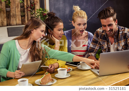 Friends using technology 31525181