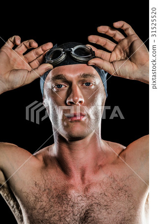 Portrait of swimmer wearing swimming goggles 31525520