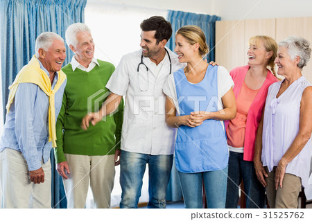 Nurse and seniors standing together 31525762
