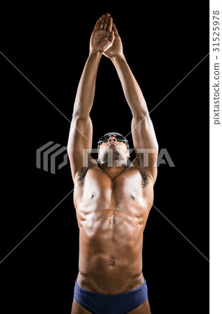 Swimmer ready to dive 31525978