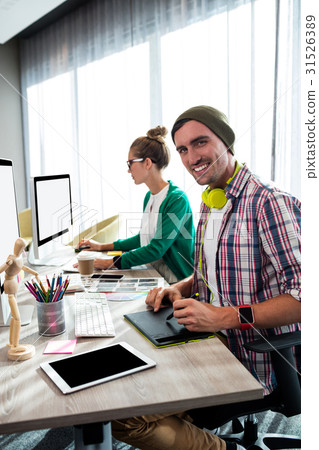Coworkers on computer 31526389