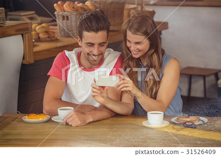 Couple using a smartphone 31526409