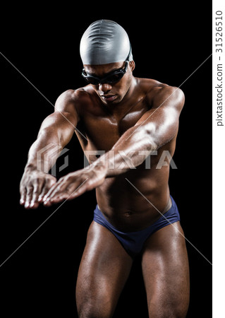 Swimmer ready to dive 31526510