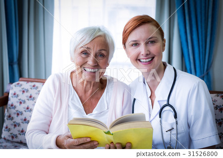 Portrait of happy doctor and patient 31526800