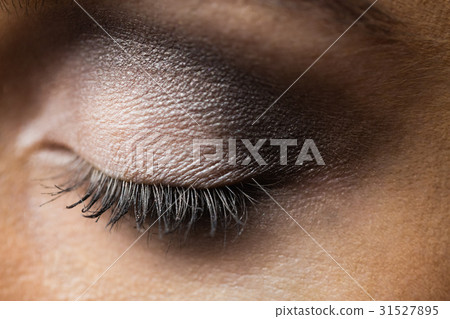 Focus on eyes makeup with closed eyes 31527895