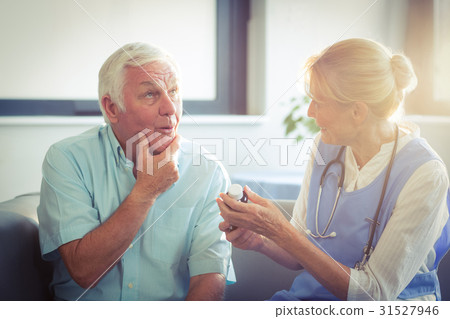 Senior man talking with female doctor Senior man talking with female doctor 31527946